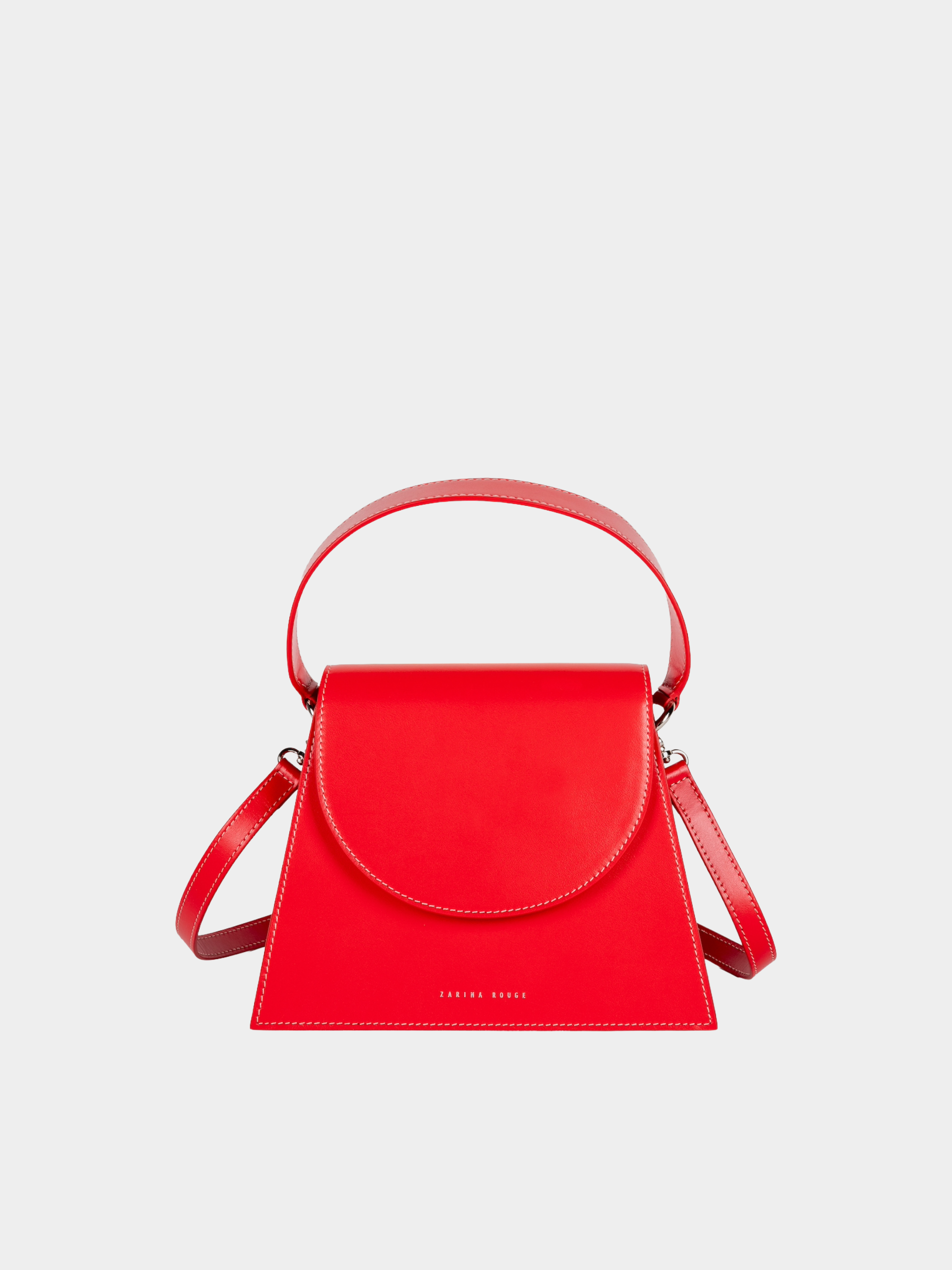 Suri en rouge à lèvres